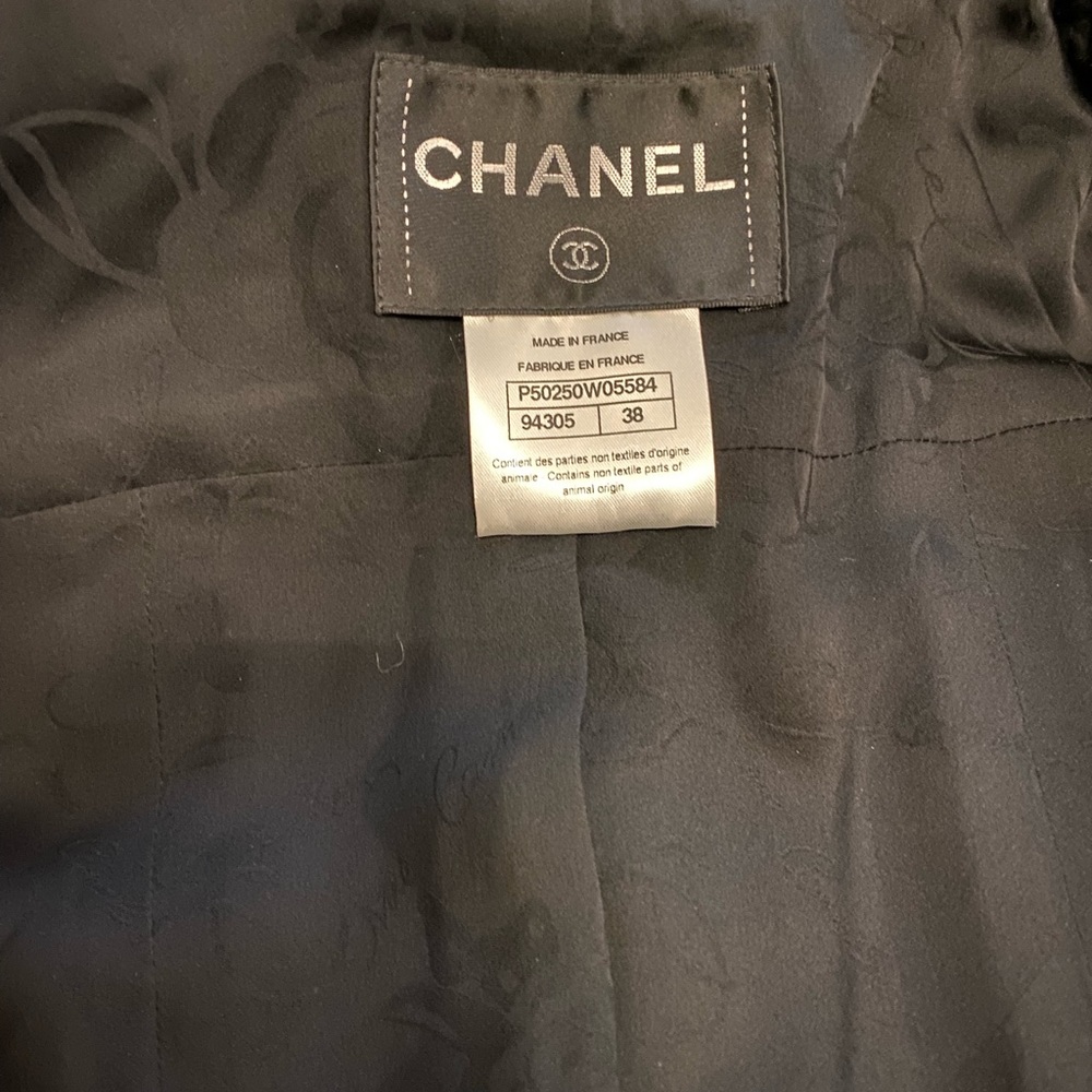 Authentic Chanel tweed jacket - Picture 3 of 12